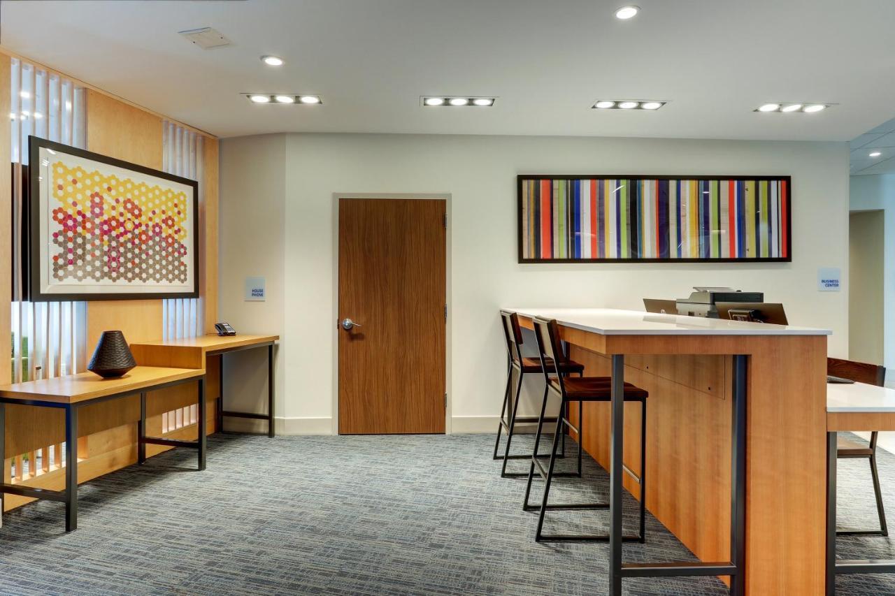 Holiday Inn Express & Suites - Roanoke - Civic Center Eksteriør bilde