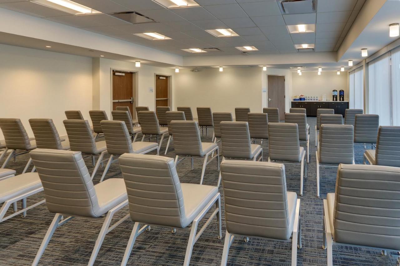 Holiday Inn Express & Suites - Roanoke - Civic Center Eksteriør bilde