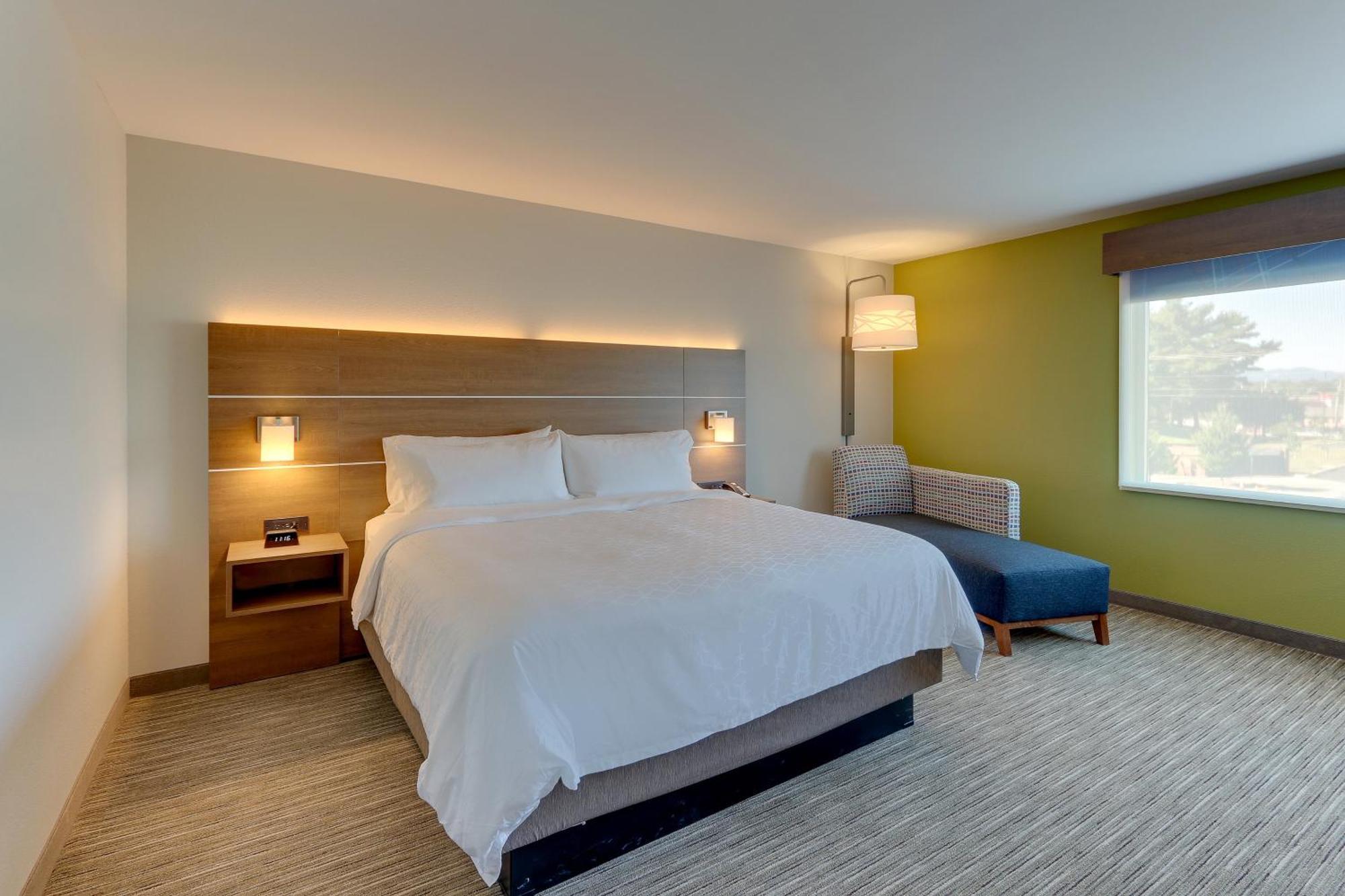 Holiday Inn Express & Suites - Roanoke - Civic Center Eksteriør bilde